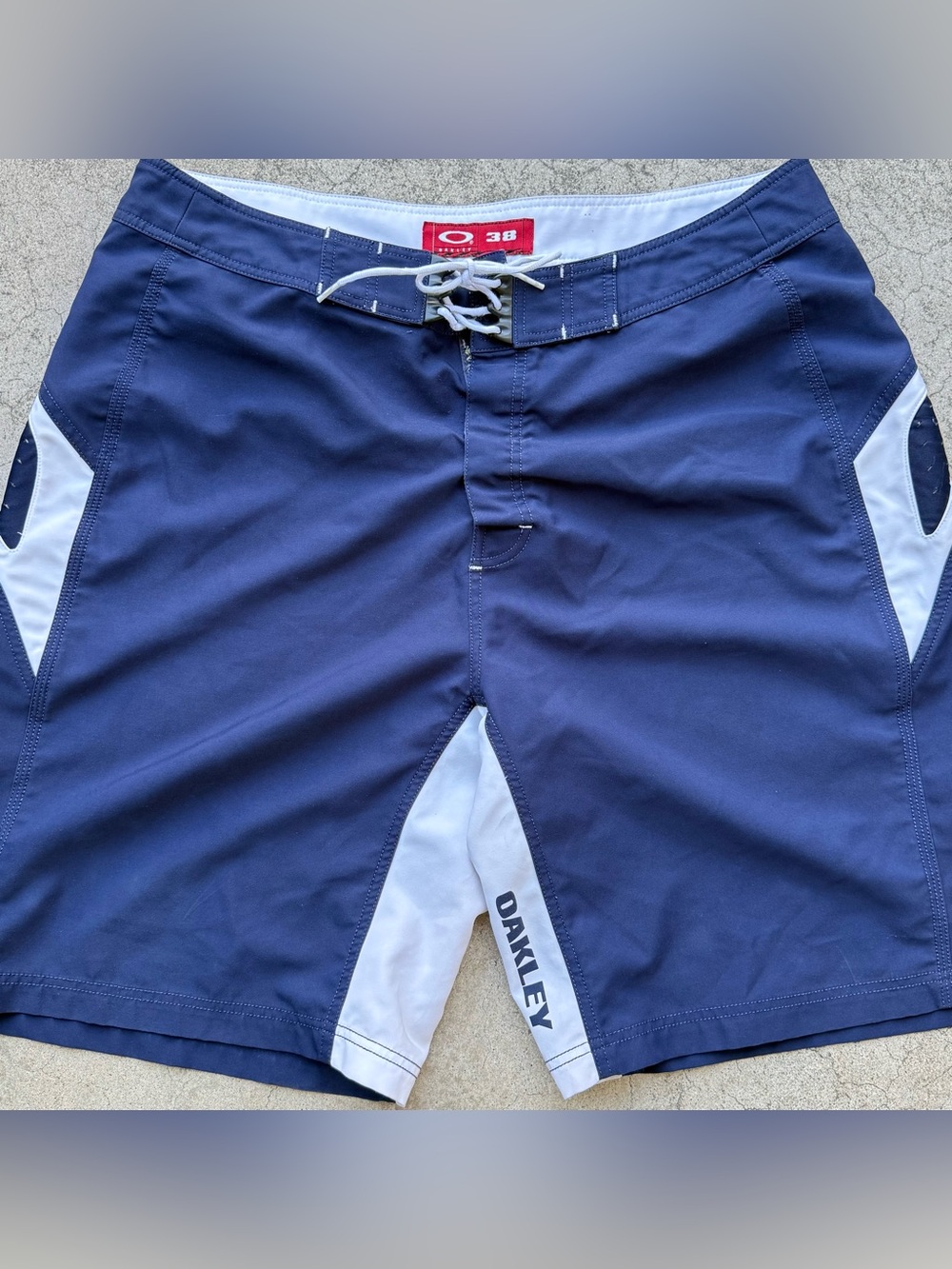 Vintage Y2K OAKLEY Board Shorts Swim Trunks Blue White Size 38 - Picture 4 of 10